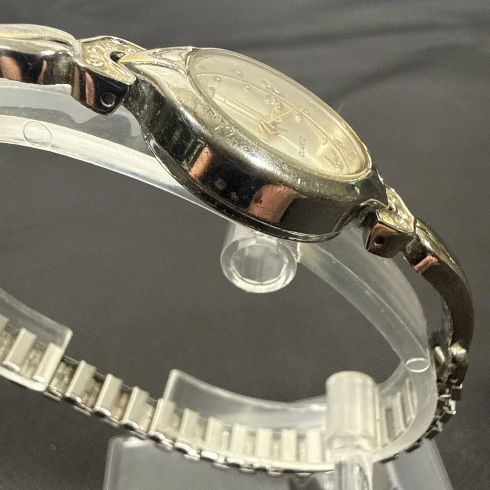 Unbranded Quartz Wristwatch Women Silver Gold Two Tone Oval Rhinestone Accent